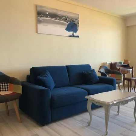 2 Pieces Avec Cabine, Climatise Et Parking Prive A 200m De La - Fr-1-225c-78 Apartment *