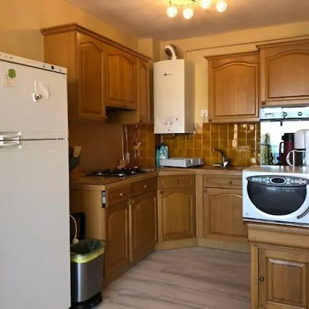 Apartment 2 Pieces Avec Cabine, Climatise Et Parking Prive A 200m De La - Fr-1-225c-78 *