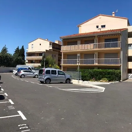 Apartment 2 Pieces Avec Cabine, Climatise Et Parking Prive A 200m De La - Fr-1-225c-78